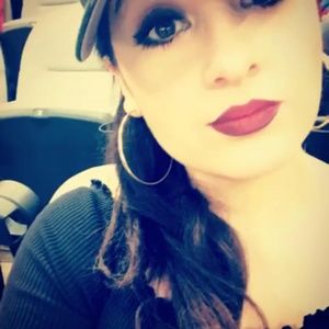 Meet your Posher, Claudia